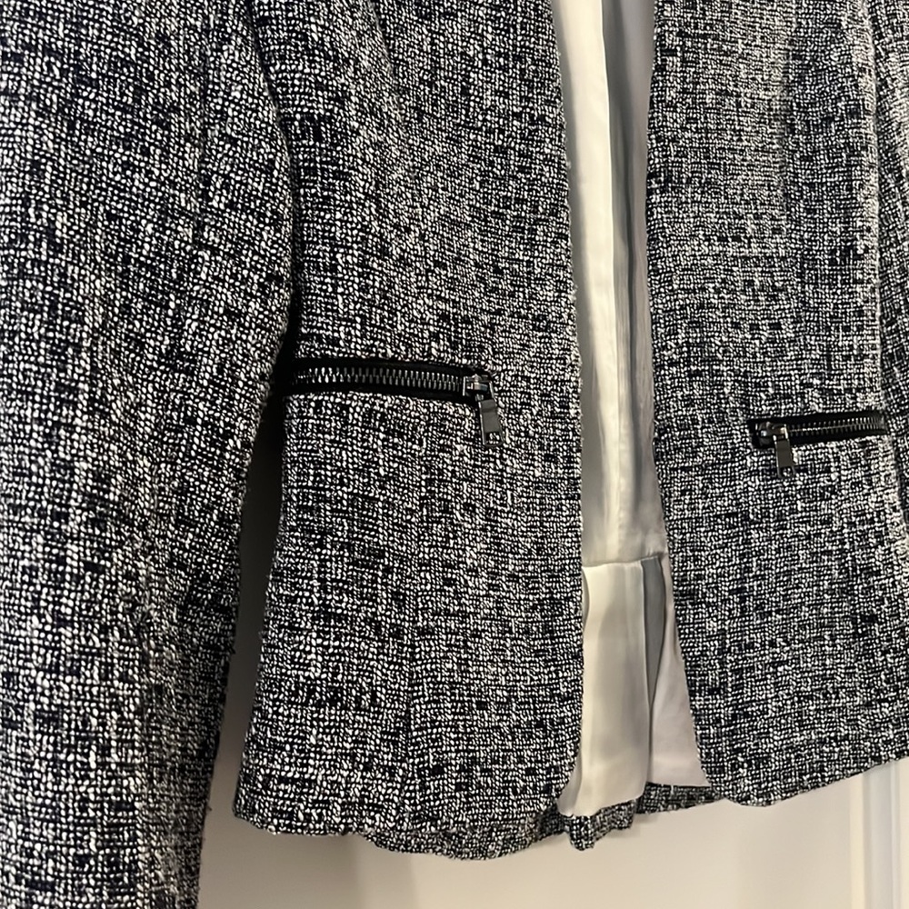 Fitting Blazer - Picture 2 of 4